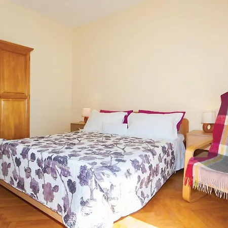 Three-bedroom In شقة